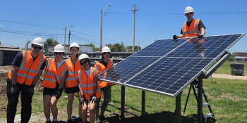 Energía que genera impacto: estudiantes UTEC Durazno instalan sistema solar en el barrio Las Higueras